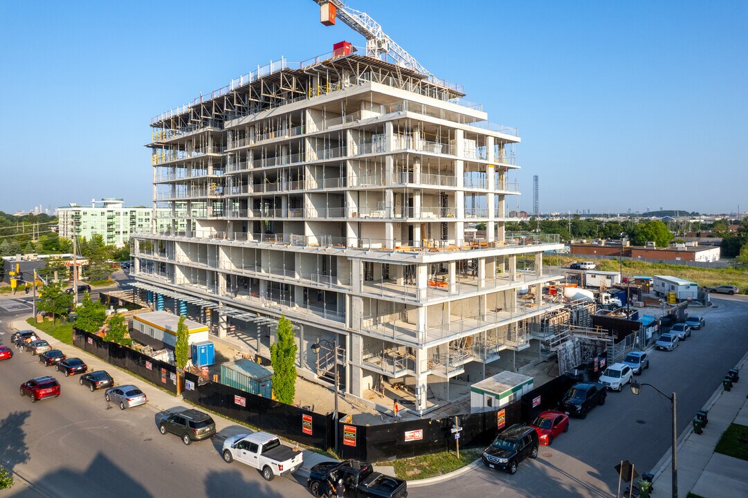 Linea in Toronto, ON - Building Photo