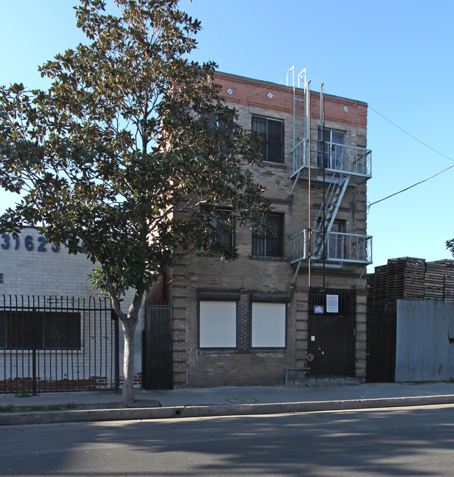 553 Stanford Ave in Los Angeles, CA - Building Photo - Building Photo