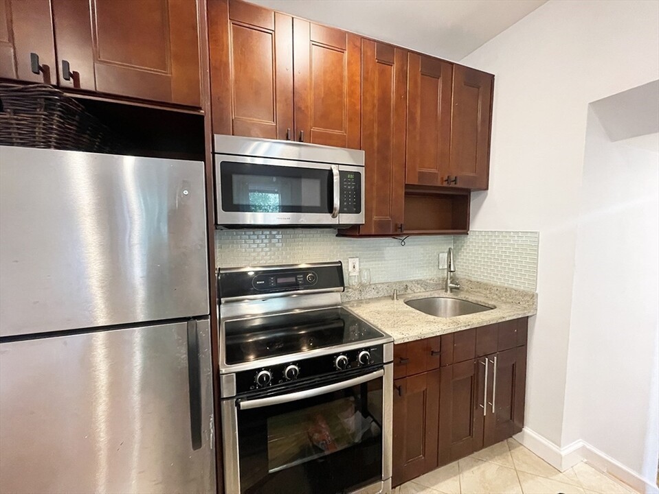 15 University Rd, Unit U25 in Brookline, MA - Building Photo