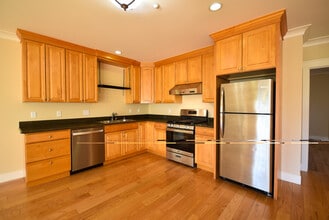 1705 Palm Ave, Unit 17 in San Mateo, CA - Building Photo - Building Photo