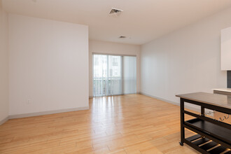 303 D St, Unit 101 in Boston, MA - Building Photo - Building Photo