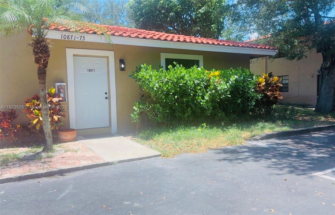 10871 NW 45th St in Coral Springs, FL - Building Photo