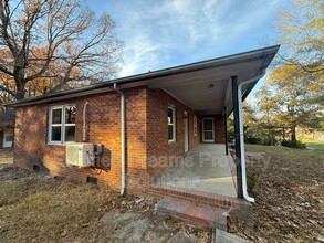 904 Marsh St in Thomasville, NC - Foto de edificio - Building Photo