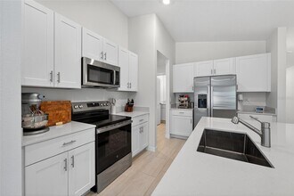 17512 Shirewood Wy in Land O Lakes, FL - Building Photo - Building Photo