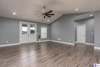 306 Turner Ct in Vine Grove, KY - Building Photo - Building Photo