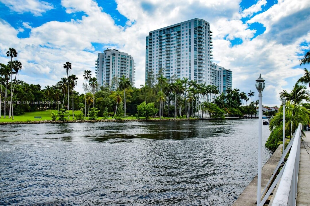 1740 NW North River Dr in Miami, FL - Foto de edificio