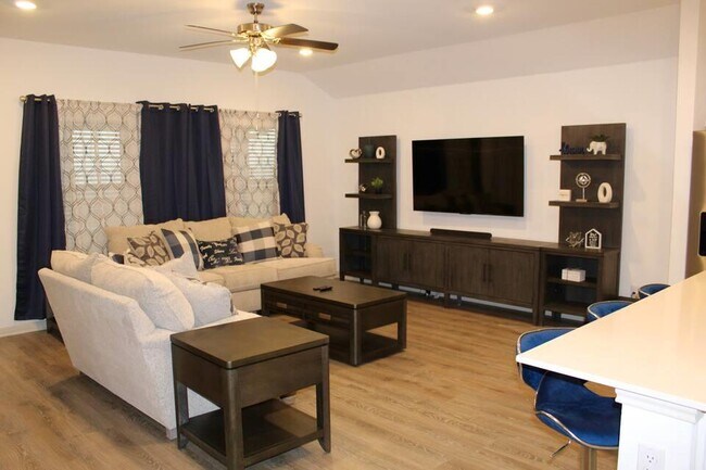 1002 Austin Byu Dr in Hutto, TX - Building Photo - Building Photo