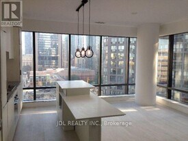 5 St Joseph St in Toronto, ON - Building Photo