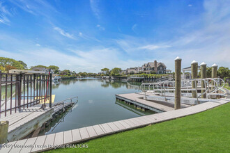 32 Inlet Terrace in Belmar, NJ - Foto de edificio - Building Photo