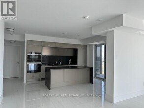 10-2310 Inn On The Pk Dr in Toronto, ON - Building Photo - Building Photo