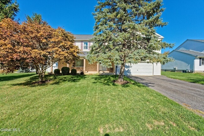 5 Shamrock Cir in Latham, NY - Foto de edificio - Building Photo