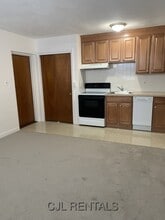 71 Grove St in Arlington, MA - Building Photo - Building Photo