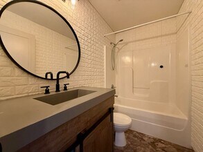 11420 E Pine Meadow Ct in Wichita, KS - Foto de edificio - Building Photo