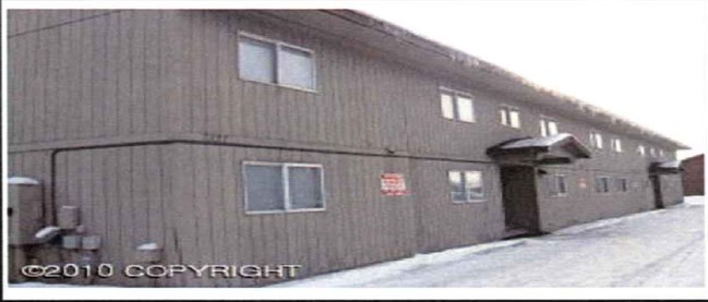 7327 Woburn Cir in Anchorage, AK - Foto de edificio - Building Photo