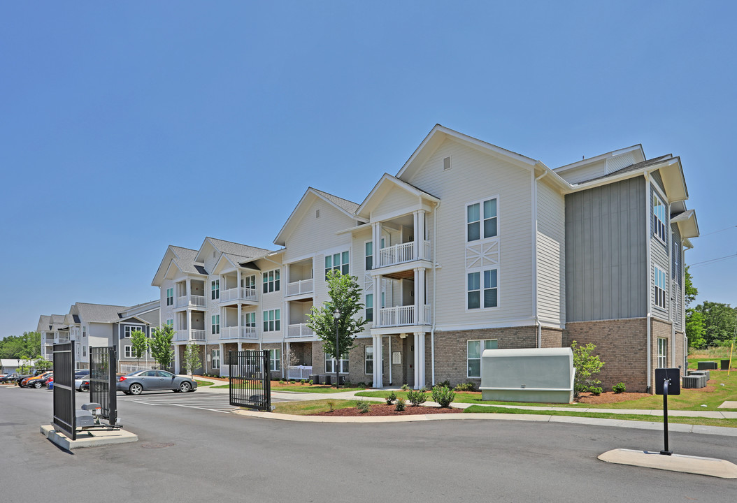 The Station at Poplar Tent in Concord, NC - Foto de edificio