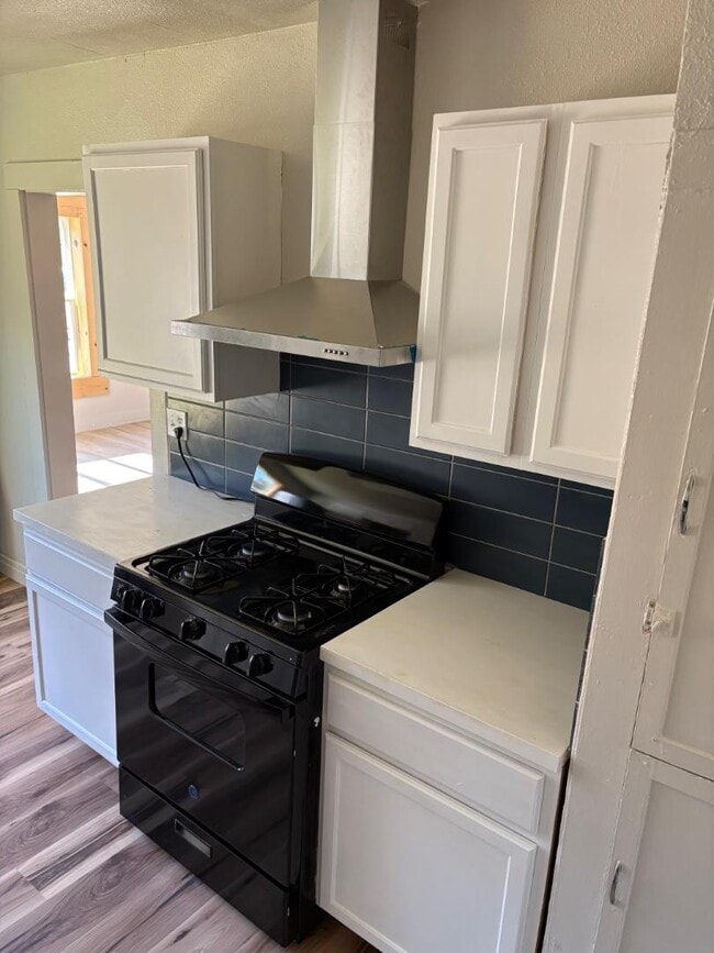 property at 406 S Fredonia St