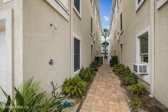 137 3rd St S in Jacksonville Beach, FL - Building Photo - Building Photo