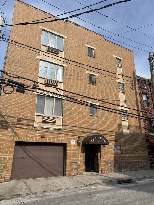 528 52nd St in West New York, NJ - Building Photo - Building Photo