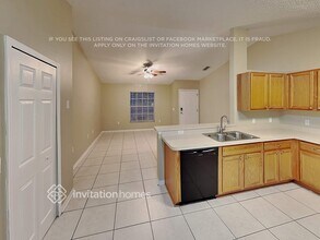 3442 Commerce Ave in Deltona, FL - Foto de edificio - Building Photo