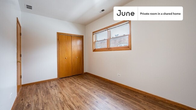 Room in Shared 3 bed/2 bath home in Chicago, IL - Building Photo - Building Photo