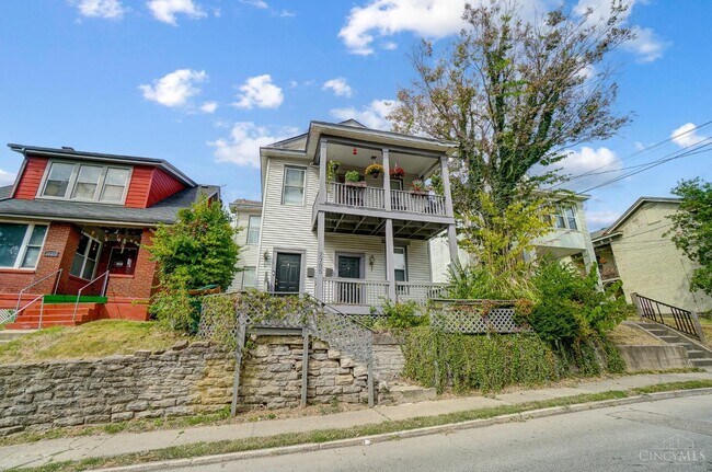 2705 Hackberry St in Cincinnati, OH - Building Photo - Building Photo