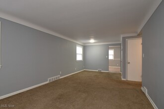4666 E 86th St in Garfield Heights, OH - Foto de edificio - Building Photo