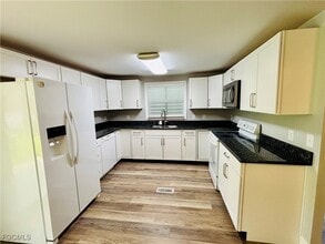 16091 Siesta Dr in Ft. Myers, FL - Building Photo - Building Photo