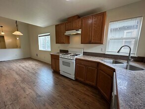 858 NE Hidden Valley Dr in Bend, OR - Building Photo - Building Photo