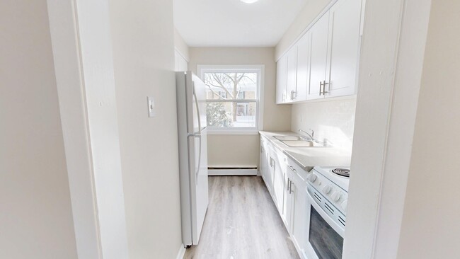 BEST VALUE TWO BEDROOM TOWNHOME IN NORTH L in London, ON - Building Photo - Building Photo