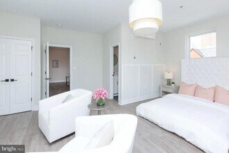 1122 N Calvert St in Baltimore, MD - Building Photo - Building Photo