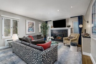 2066 Glencoe Way in Los Angeles, CA - Building Photo