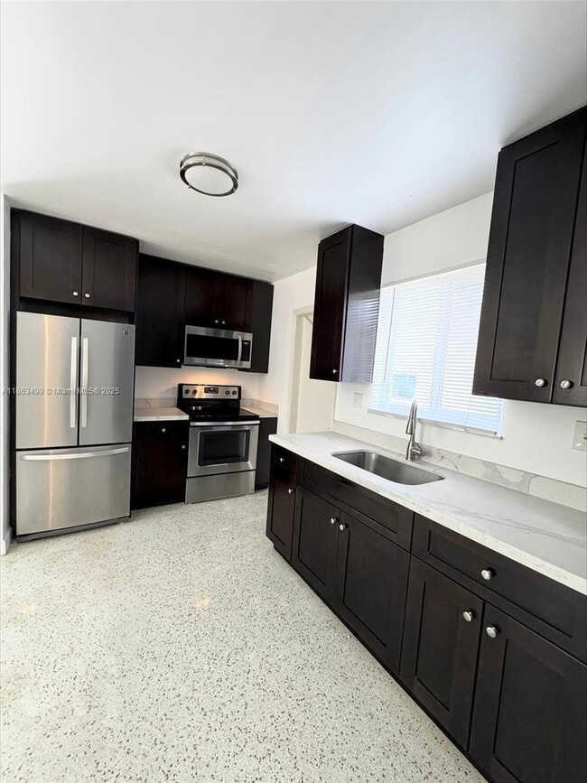 626 W 17th St in Hialeah, FL - Building Photo - Building Photo