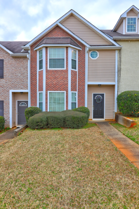 property at 826 Commerce Blvd