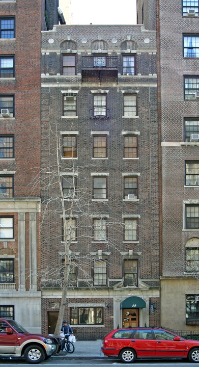 29 Fifth Ave in New York, NY - Building Photo