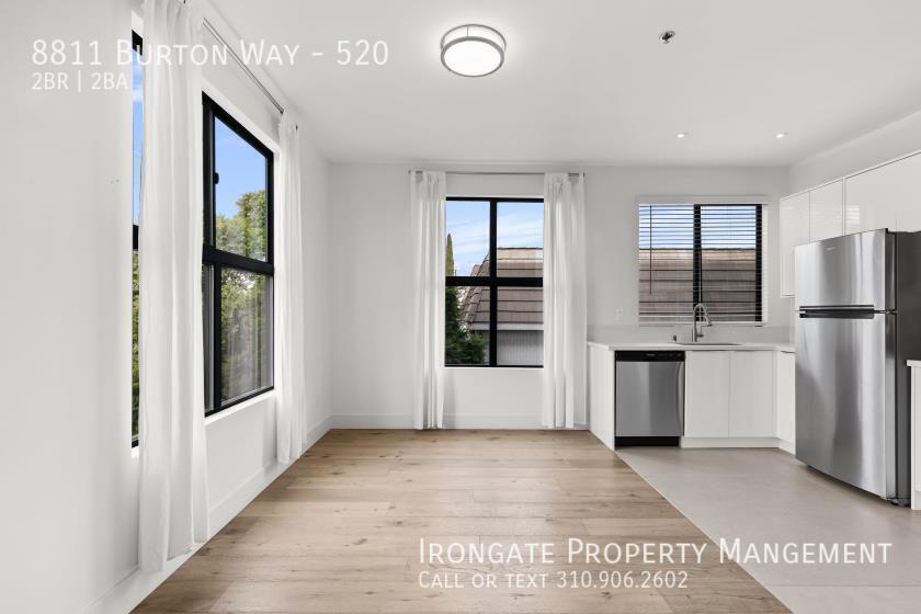 8811 Burton Way in West Hollywood, CA - Foto de edificio