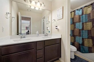 605 Chesterfield Ln in League City, TX - Building Photo - Building Photo