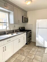 2134 S Cloverdale Ave in Los Angeles, CA - Foto de edificio - Building Photo