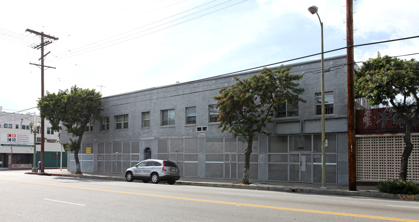 3023-3035 S Grand Ave in Los Angeles, CA - Building Photo