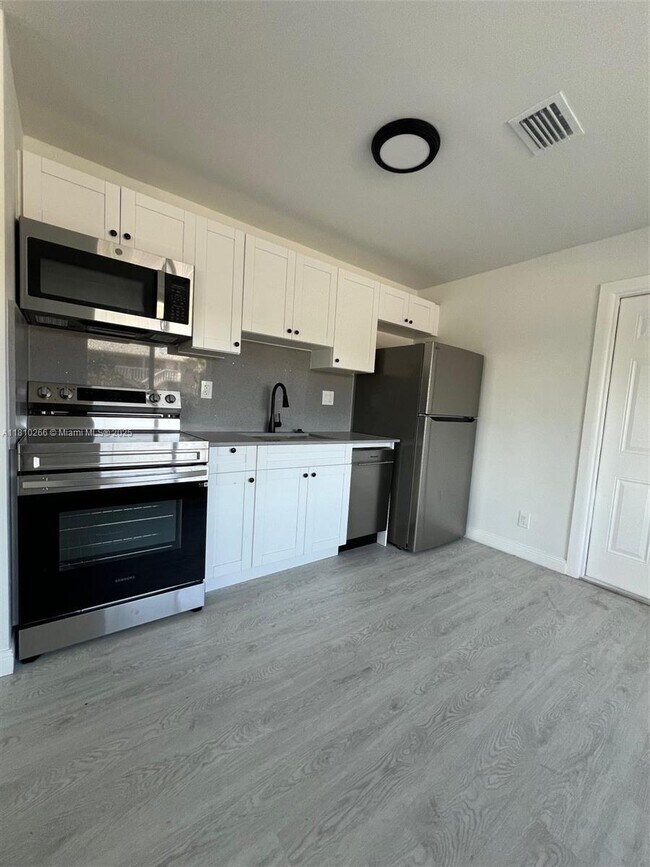 1831 NE 56th St in Fort Lauderdale, FL - Building Photo - Building Photo