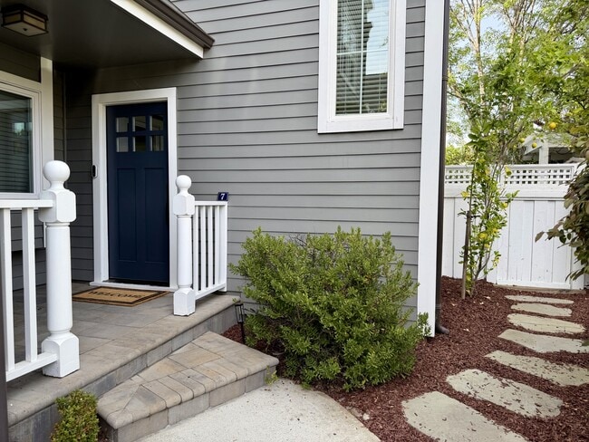 16979 Roberts Rd in Los Gatos, CA - Building Photo - Building Photo