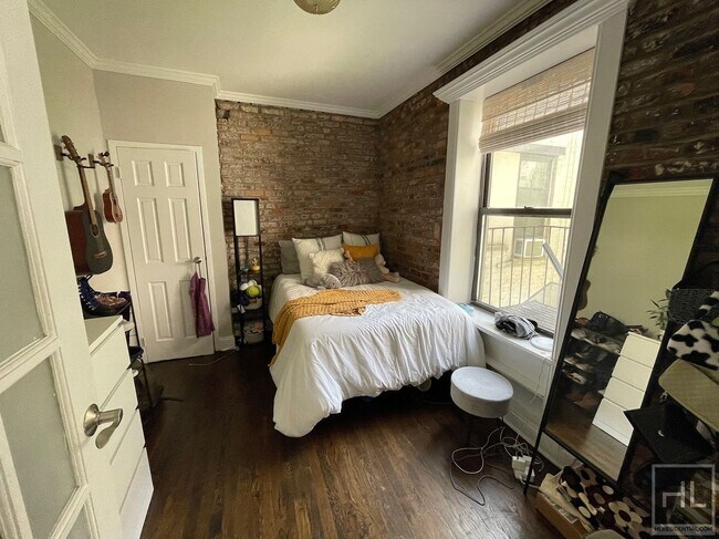 East 13th Street in New York, NY - Foto de edificio - Building Photo