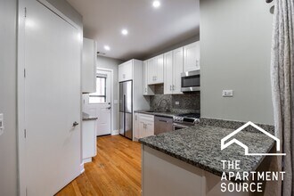 3716 W Belmont Ave, Unit 2E in Chicago, IL - Foto de edificio - Building Photo