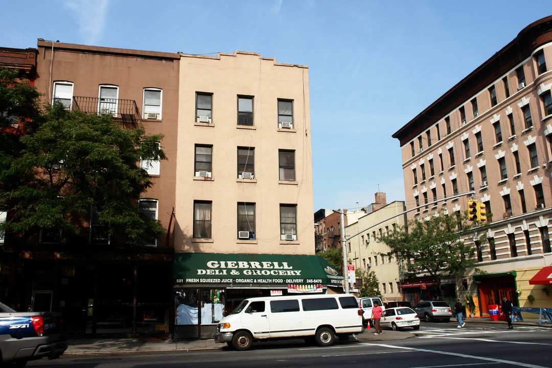 681 Ninth Ave in New York, NY - Building Photo