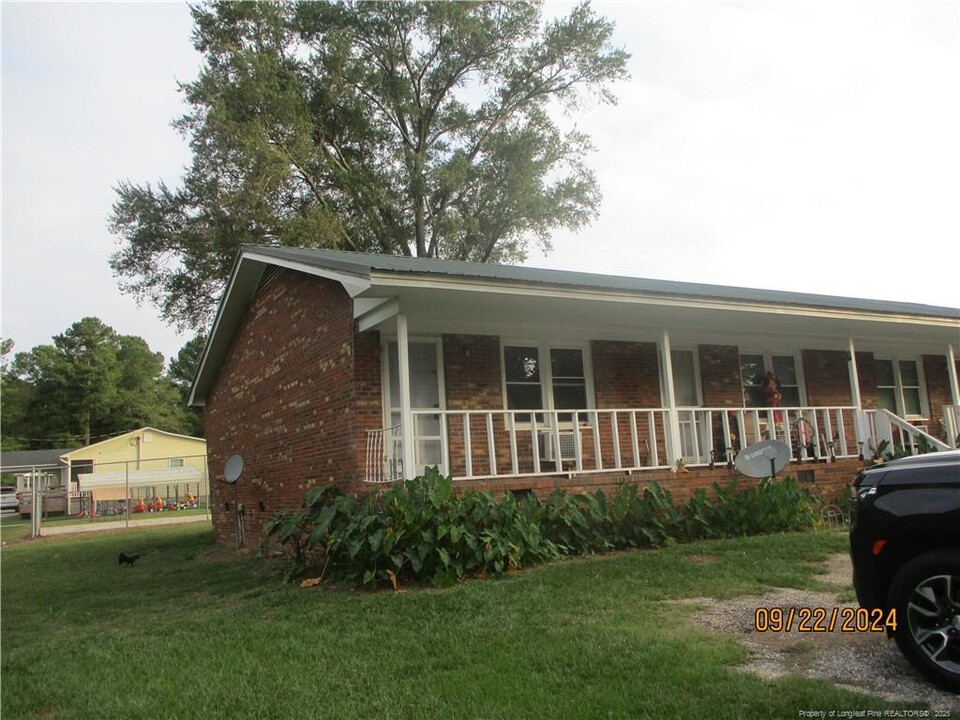 104 W North St in Roseboro, NC - Building Photo