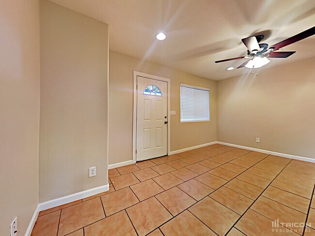7302 W Heatherbrae Dr in Phoenix, AZ - Building Photo - Building Photo
