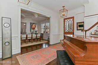 523 E Putnam Ave, Unit B in Greenwich, CT - Building Photo - Building Photo