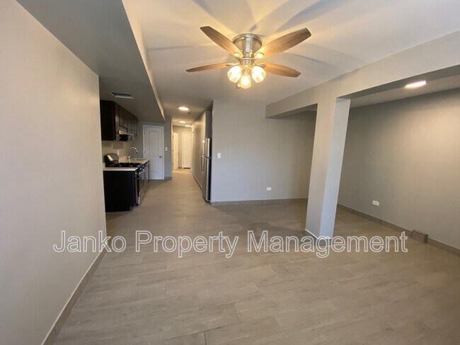 5700 S Wabash Ave in Chicago, IL - Building Photo - Building Photo