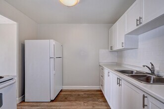 32 Dawson Rd in Guelph, ON - Building Photo - Building Photo