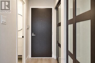 2269 Lake Shore Blvd W in Toronto, ON - Building Photo - Building Photo