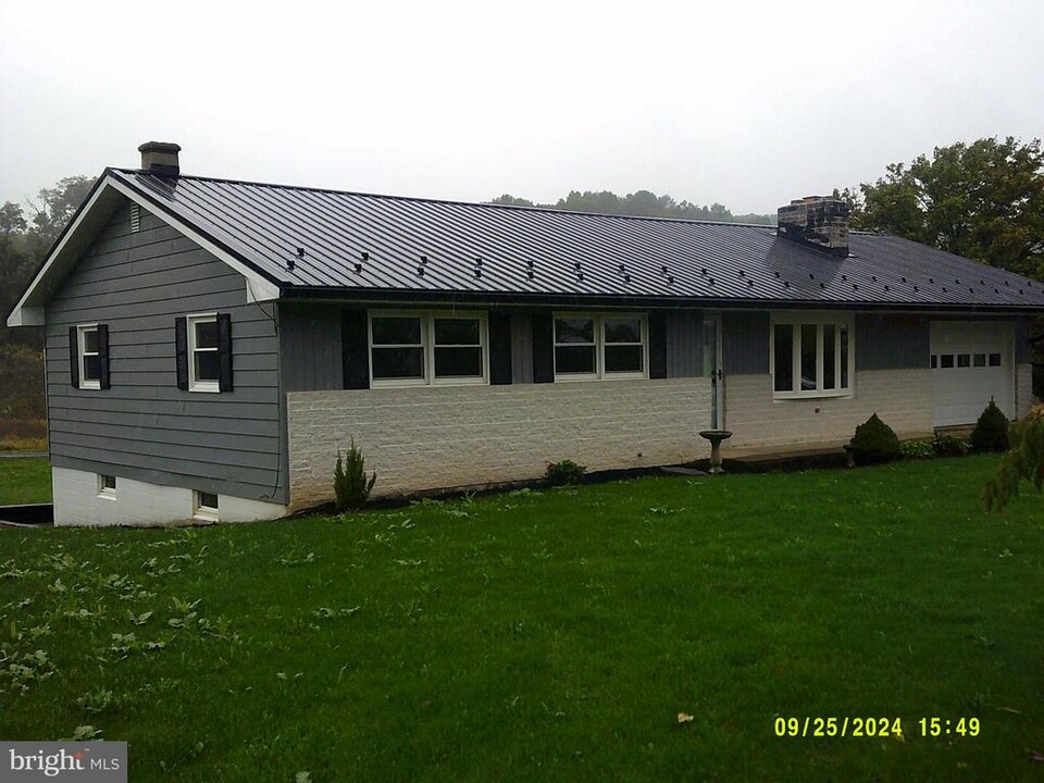 30 Pauls Ln in Loysville, PA - Building Photo